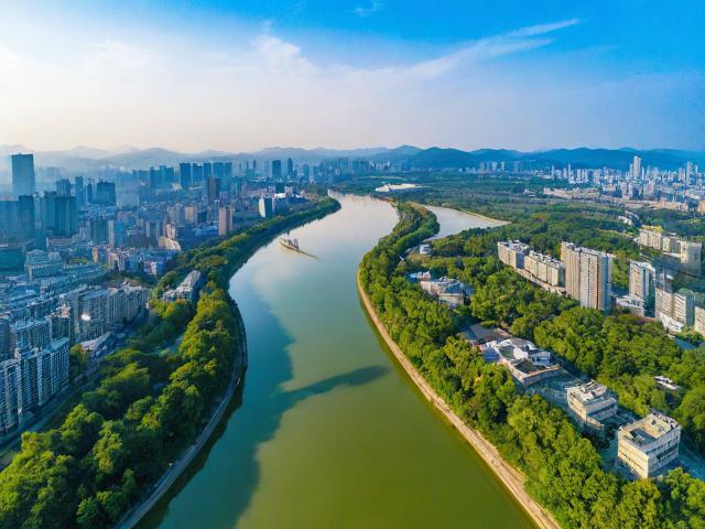 湖南湖北旅游攻略,有哪些必去景点和美食推荐?