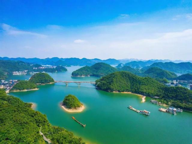 福建游玩攻略,有哪些必去景点和美食推荐?