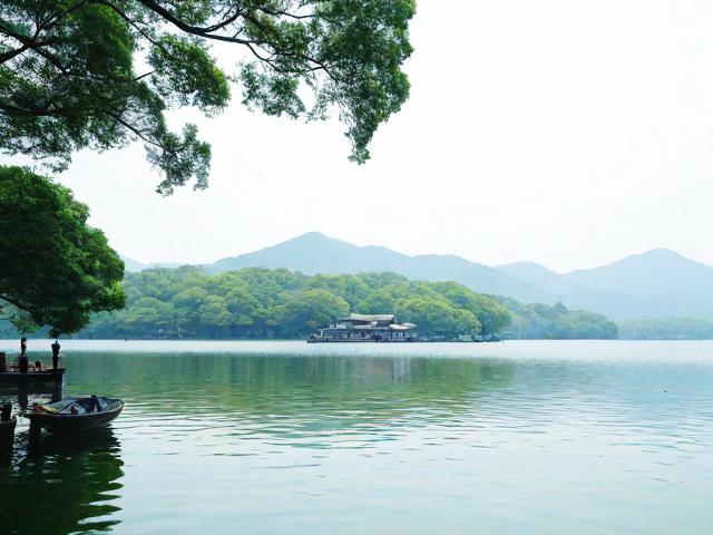 西湖一日游，如何规划才能尽享美景与美食？