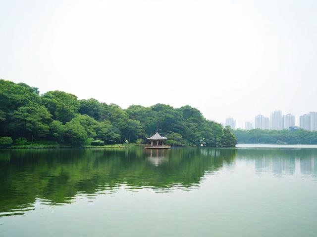 东湖游玩有哪些必去景点和最佳路线推荐?