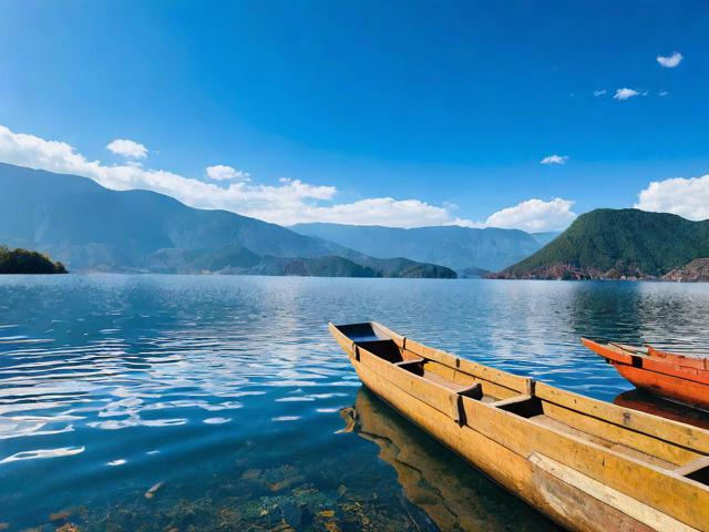 泸沽湖旅游攻略,有哪些必去景点和美食推荐?