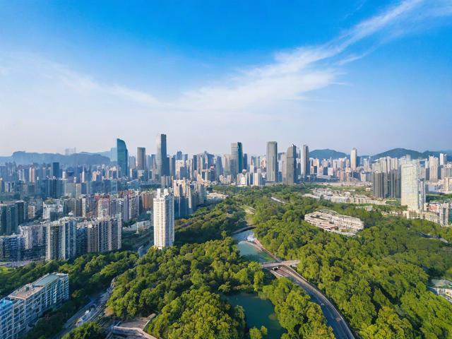 9月去成都旅游,有哪些必打卡景点和特色美食推荐?