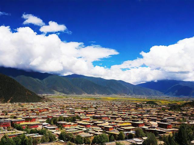 香格里拉旅游攻略,如何规划一次完美的旅行?,最佳旅行时间是什么时候?,必去景点有哪些?,当地美食推荐什么?,如何应对高原反应?,交通方式如何选择?