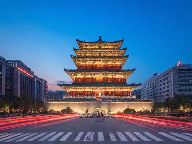 如何在西安钟楼附近找到性价比高的住宿?