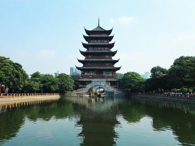 成都2日游攻略包含哪些必去景点和美食推荐?