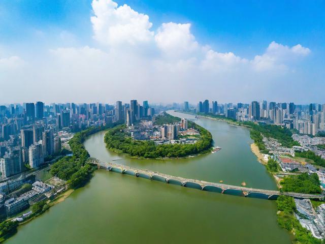 柳州旅游攻略,有哪些必游景点和特色美食?