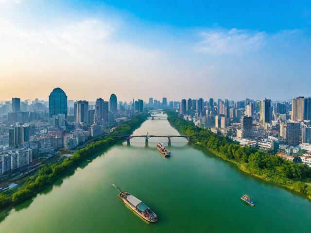 柳州旅游攻略,有哪些必游景点和特色美食?