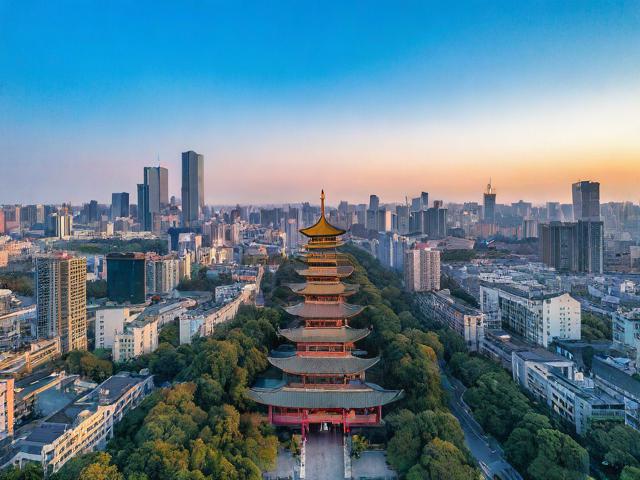 南京旅游攻略,有哪些必去景点和美食推荐?