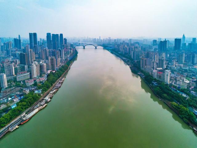 岳阳旅游攻略,有哪些不容错过的景点和美食?