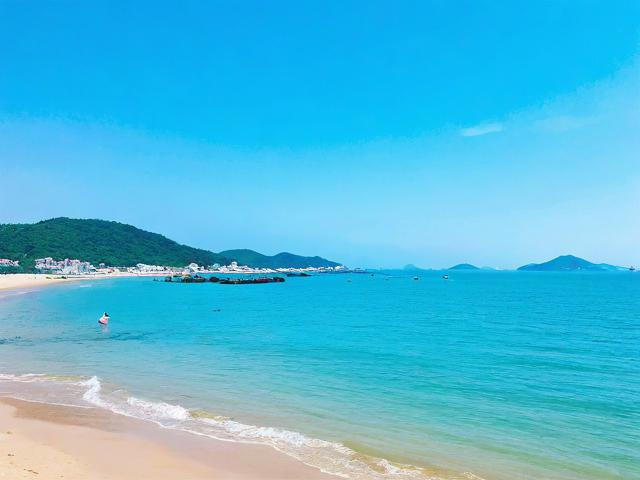 大亚湾游玩有哪些必去景点和特色美食推荐?