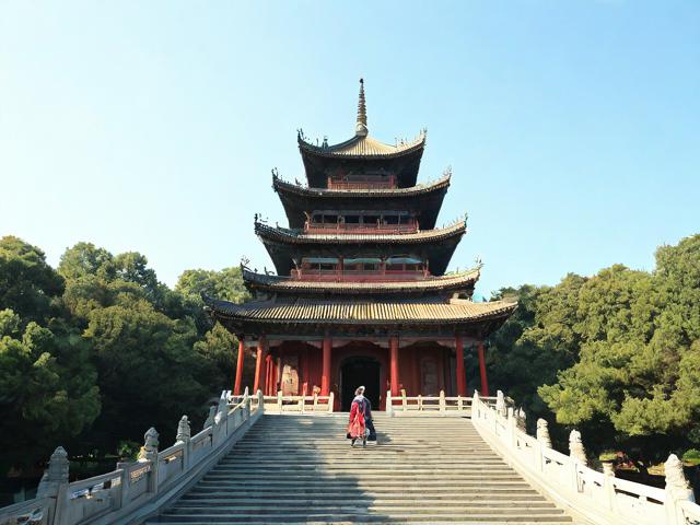 南京二日游自由行,有哪些必去景点和特色美食?