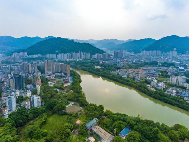 宜宾有哪些不可错过的景点和美食?