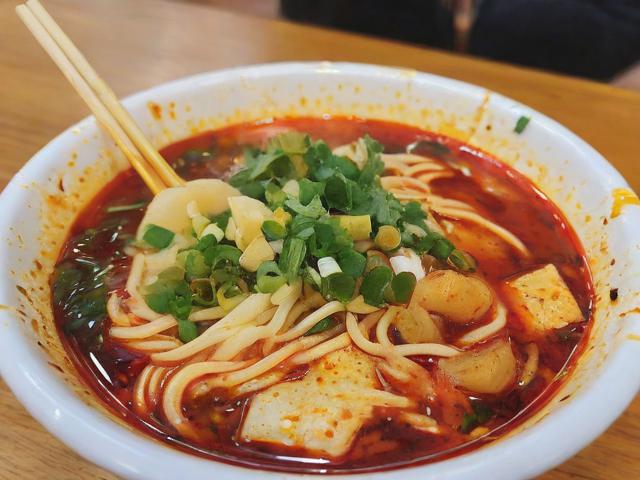 郑州夜宵美食攻略,哪些地道小吃不容错过?