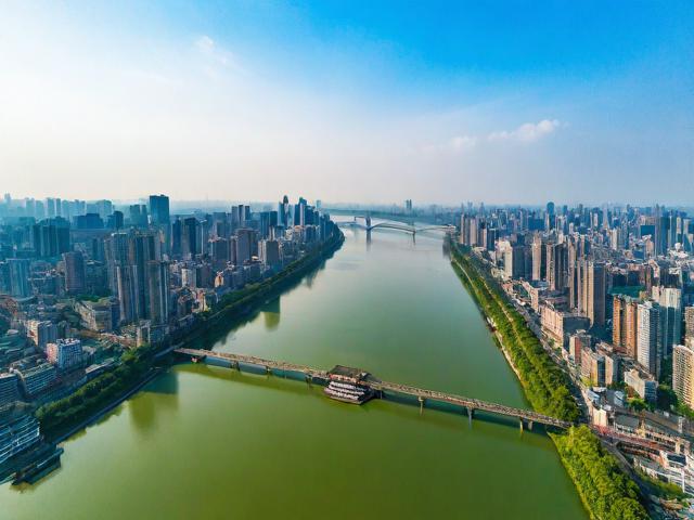 岳阳旅游攻略,有哪些必去景点和特色美食?,或者,岳阳旅游攻略,如何规划行程能尽享风光?