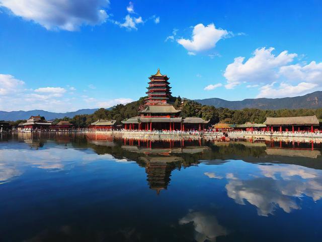 春节昆明旅游攻略,有哪些必去景点和特色美食?