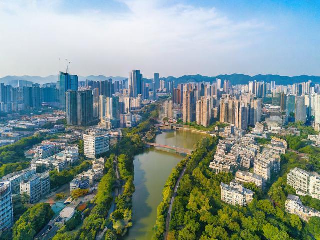 贵阳旅游攻略,有哪些必去景点和美食推荐?