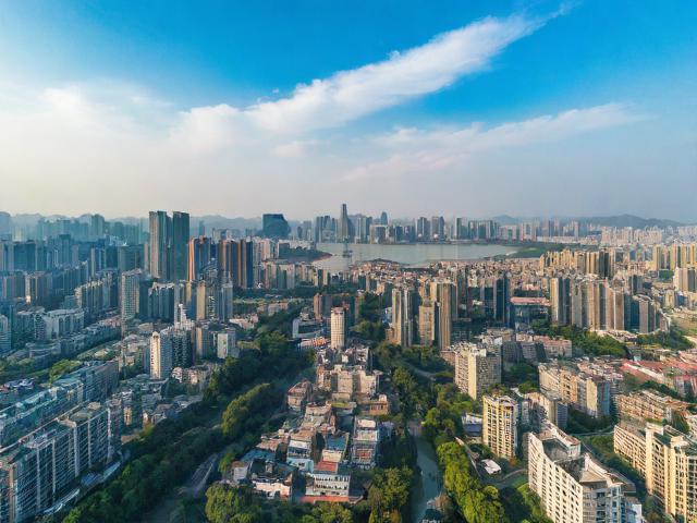 贵阳旅游攻略,有哪些必去景点和美食推荐?