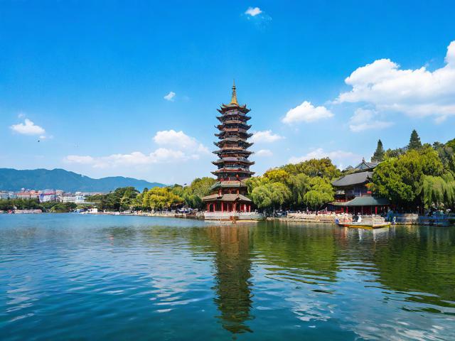 昆明旅游攻略推荐,探寻春城之美,有哪些不容错过的景点和体验?