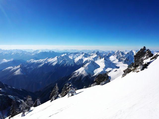 西岭雪山游玩攻略,有哪些必知要点和独特体验?