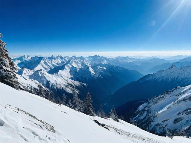 西岭雪山游玩攻略,有哪些必知要点和独特体验?