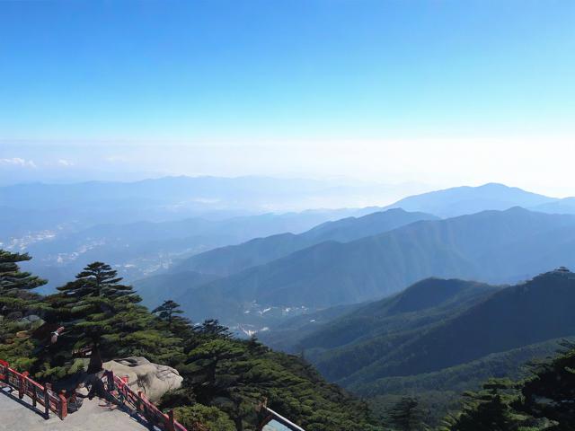 如何规划一次完美的峨眉山旅行攻略?