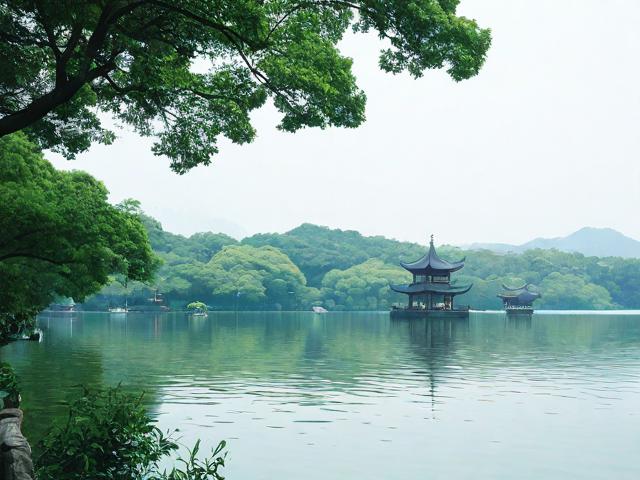福州西湖公园游玩攻略,有哪些必去景点和美食推荐?