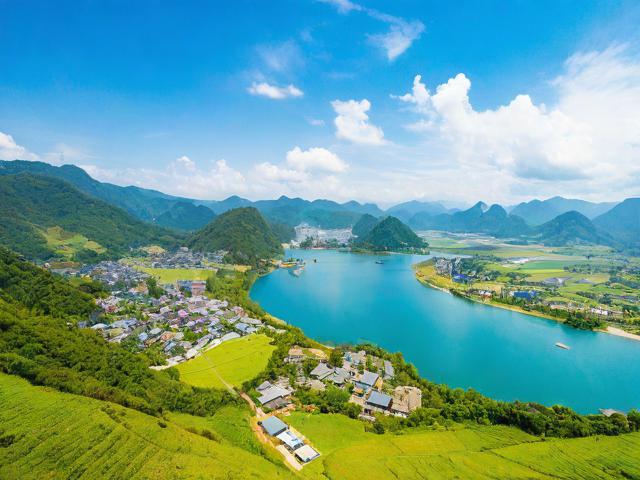 旅游攻略表中有哪些必去景点和隐藏的旅行小贴士?