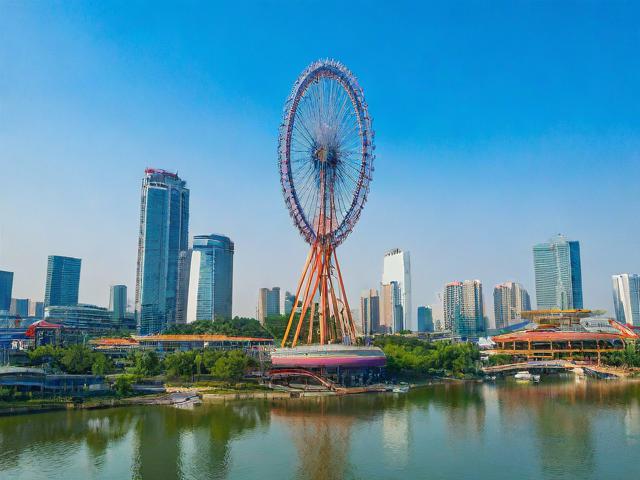 华侨城游玩攻略,有哪些必玩景点和独特体验?