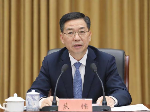 百名红通人员梁锦文归国投案原因解析，内外因素促成其回归之路揭秘。