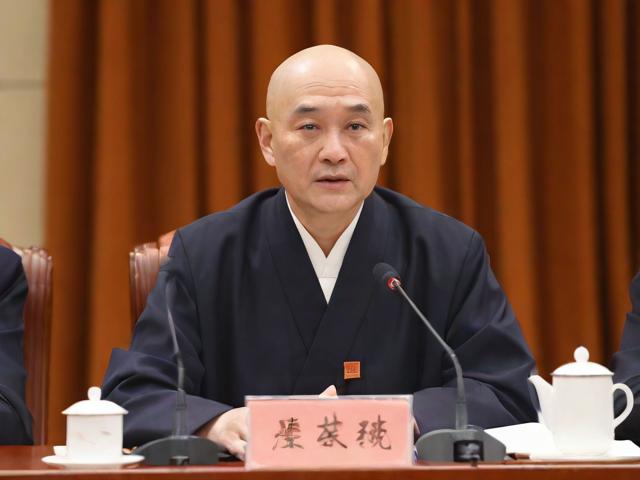 揭秘释永信被查背后，中国佛协称其败坏佛教教风引发关注热议。