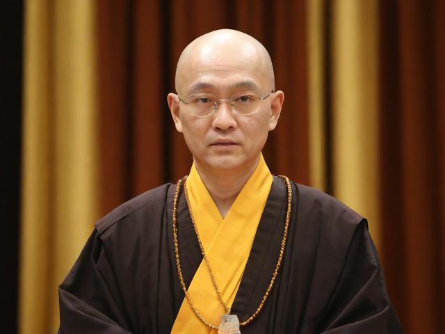 释永信，中国首位MBA学位方丈的崛起之路