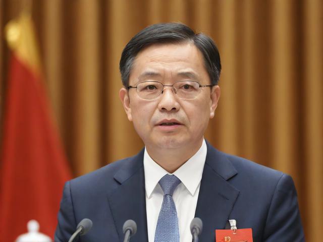房主任回应造假疑云，凄惨人生真相揭秘？
