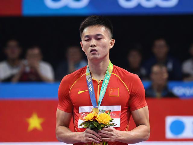 沈阳马拉松冠军领奖时晕倒背后的原因揭秘！