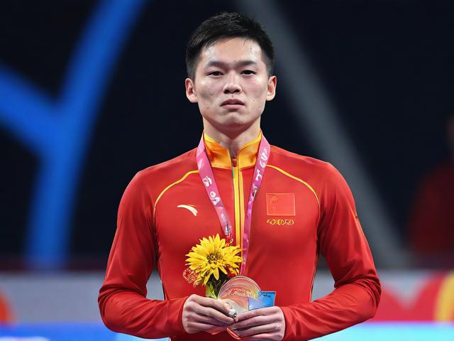沈阳马拉松冠军领奖时晕倒背后的原因揭秘!
