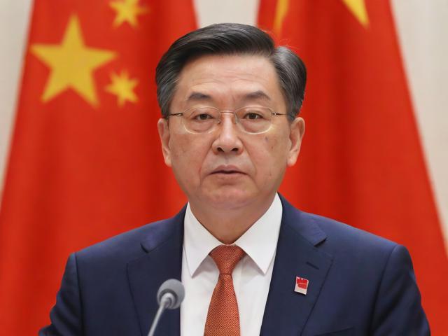中方应对美方威胁征收200%关税的反击策略与措施解析