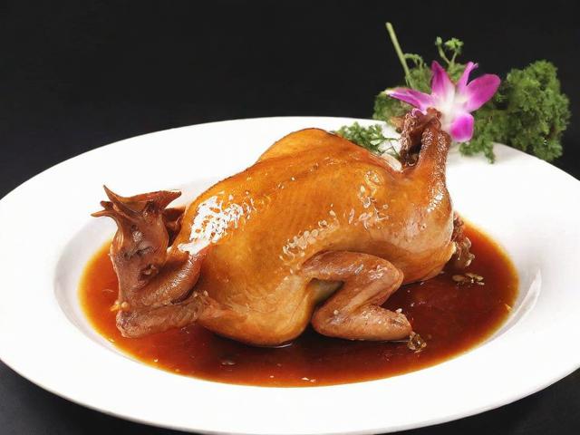 上海餐厅回应天价半只鸡,售价为何高达1999元?