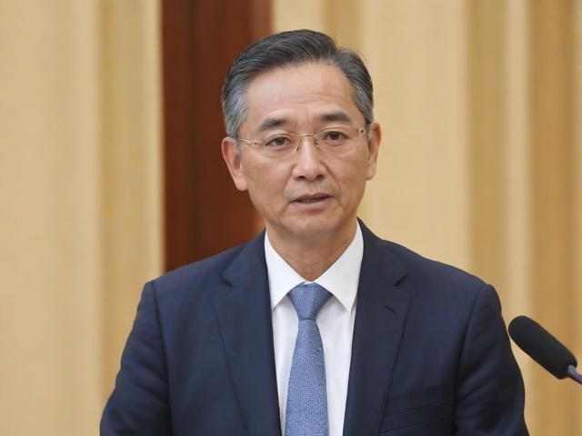 揭秘港星转行搬运工背后的原因,养育四子背后的故事与选择