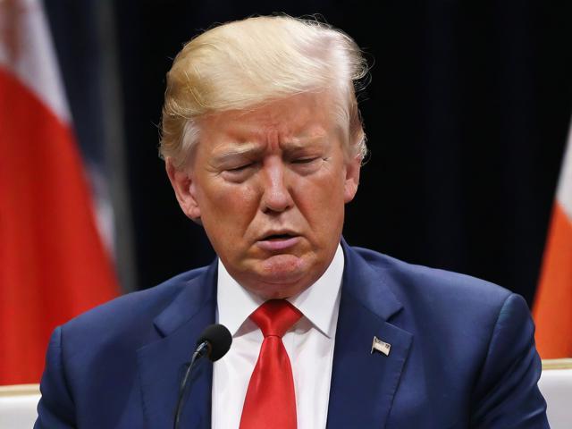 特朗普出席活动时右脸下垂、昏昏欲睡，背后原因揭秘！