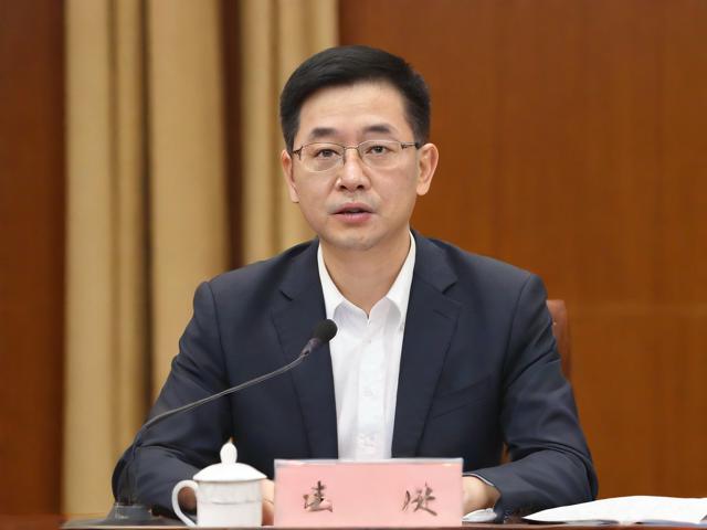 陈铭亲哥遭绑架事件揭秘,终身致残的背后真相?