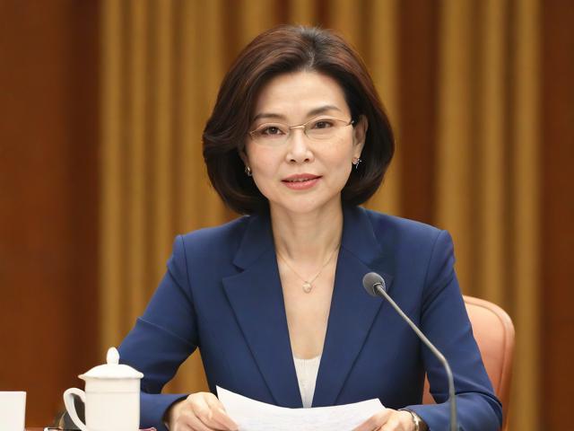 宗馥莉对宗庆后手写指示有效性的质疑，背后的原因是什么？