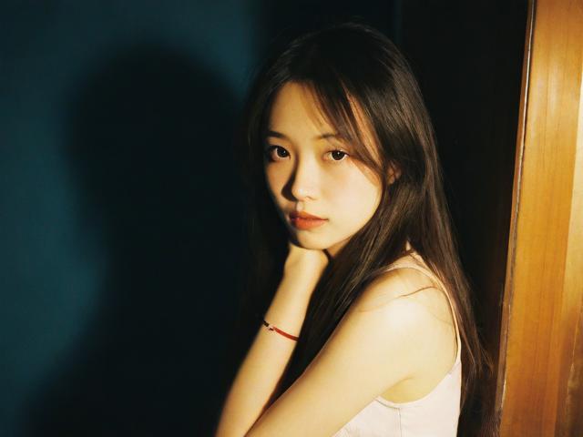 独居女生深夜开锁遭遇天价费用，2410元是否合理？