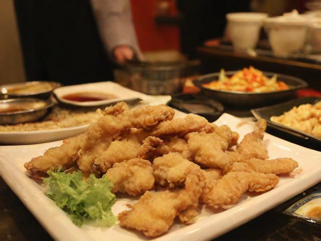 五星级酒店集体摆摊卖货背后的原因探究
