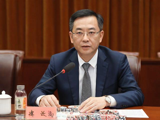 中国男子在柬埔寨跳车身亡,疑似逃离网络赌博园区失败导致悲剧发生