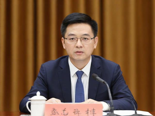 揭秘，00后如何执掌市值高达550亿公司，成为总经理的挑战与策略！