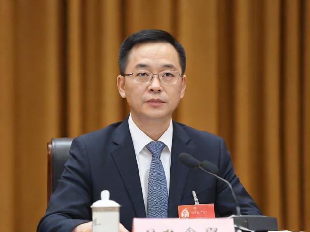 揭秘,00后如何执掌市值高达550亿公司,成为总经理的挑战与策略!